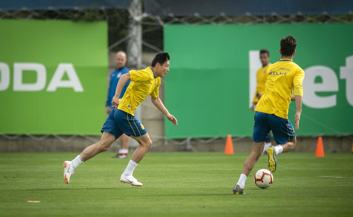 关于谢周三逆转击败对手，实现意外胜利的信息