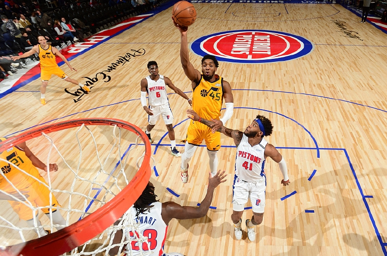 包含雄火队遭遇三连败，迫切需要调整的词条