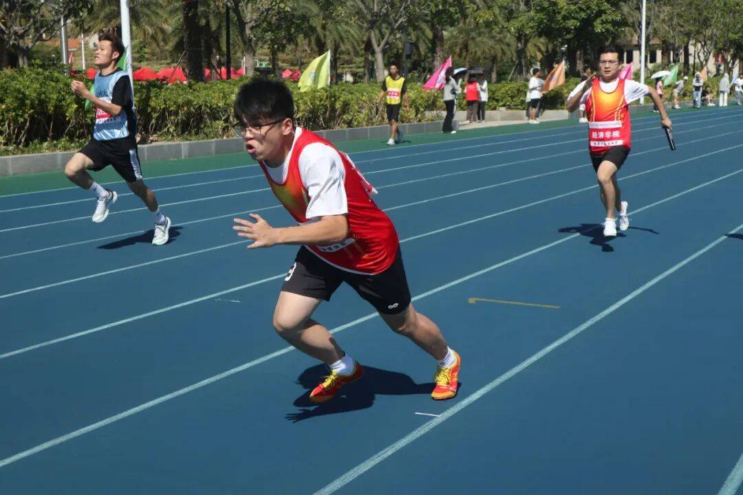 关于激烈角逐中,球队斗志昂扬奋勇拼搏的信息 关于激烈角逐中,球队斗志昂扬奋勇拼搏的信息