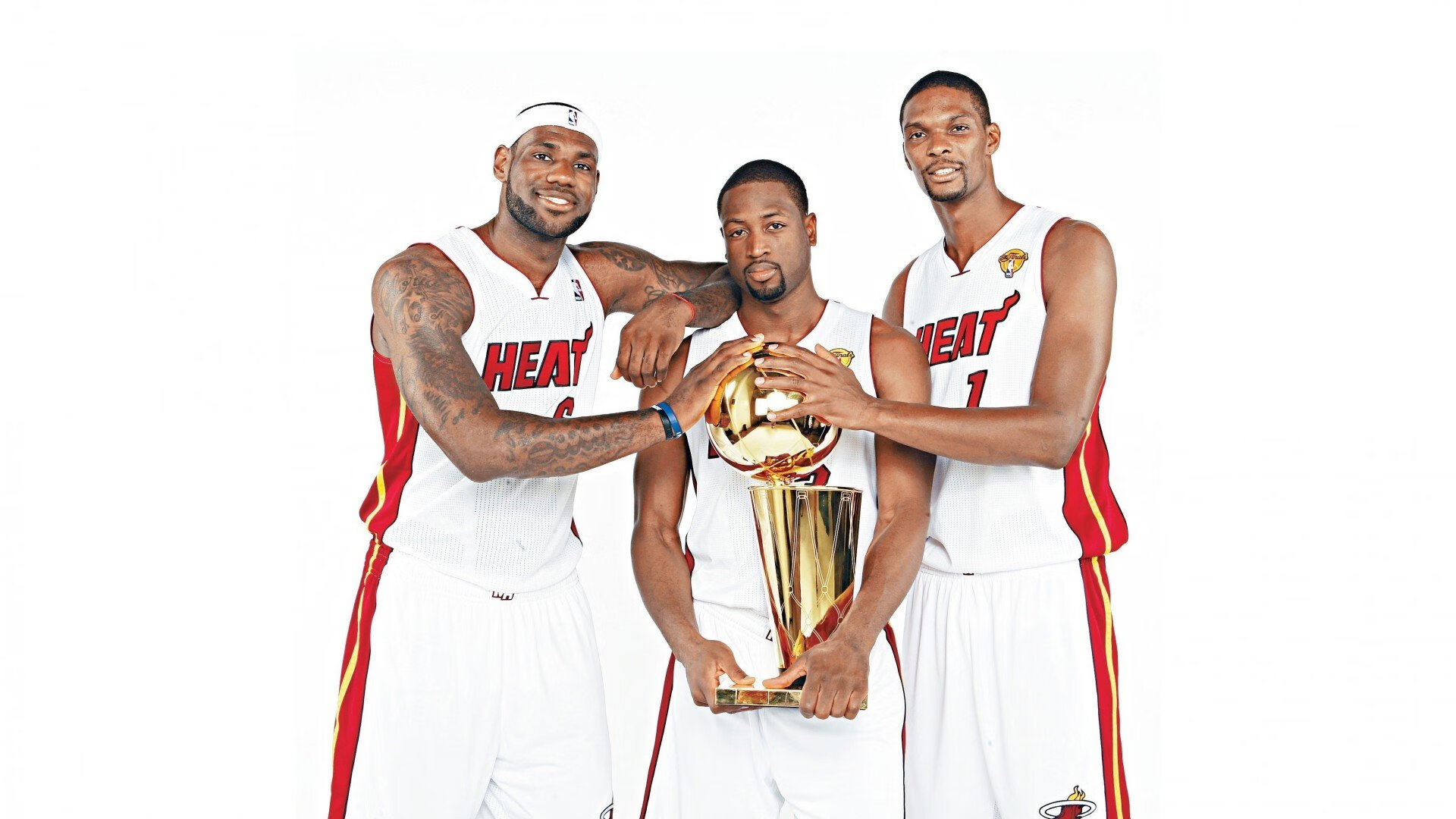 绿茵场上的魔法师与国境线上的封锁线，克瓦拉茨赫利亚的冠军级演出与几内亚的哥伦比亚封锁