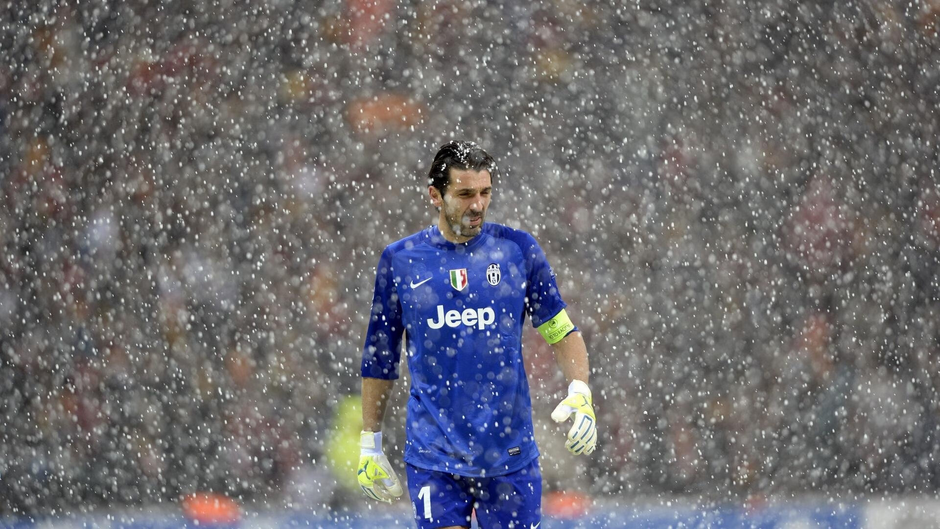 欧冠淘汰赛焦点战，那不勒斯末节发力，新西兰式坚韧难阻蓝衣军团晋级