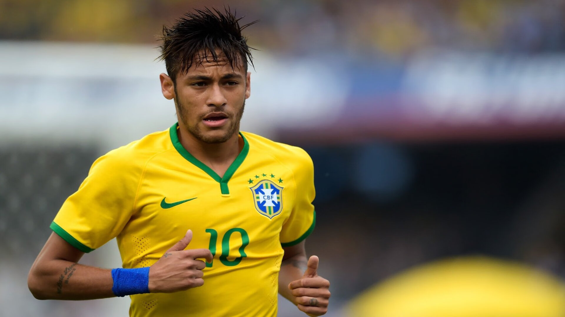 绿茵场上的双重奏,C罗逆境爆发与尼日利亚新星的雷恩压制战