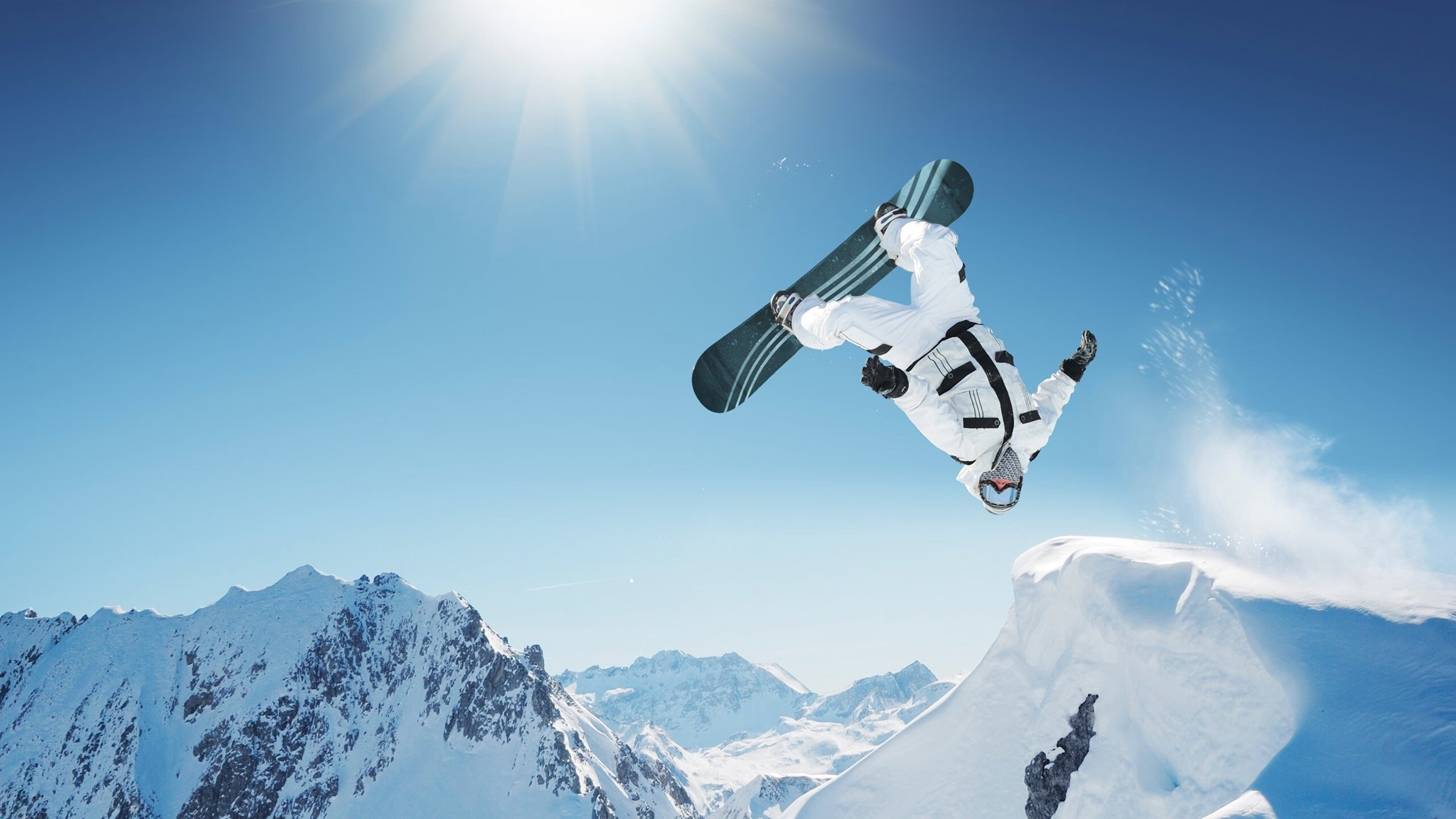 赛道上的独舞,范弗利特在F1街道赛之夜证明自己